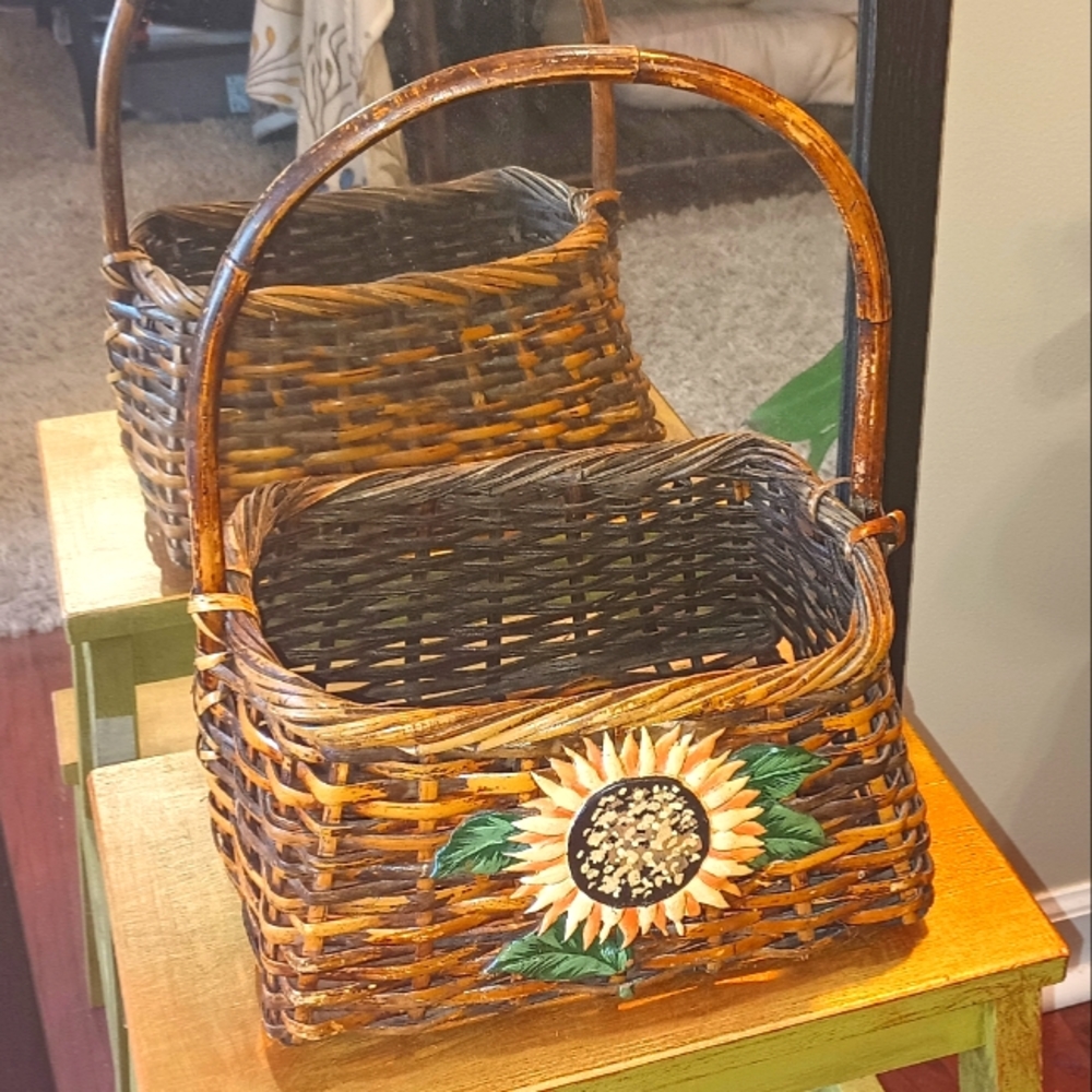 Floral Roses Wicker‎ Rattan Bamboo Handle Basket organizer EUC Cottagecore